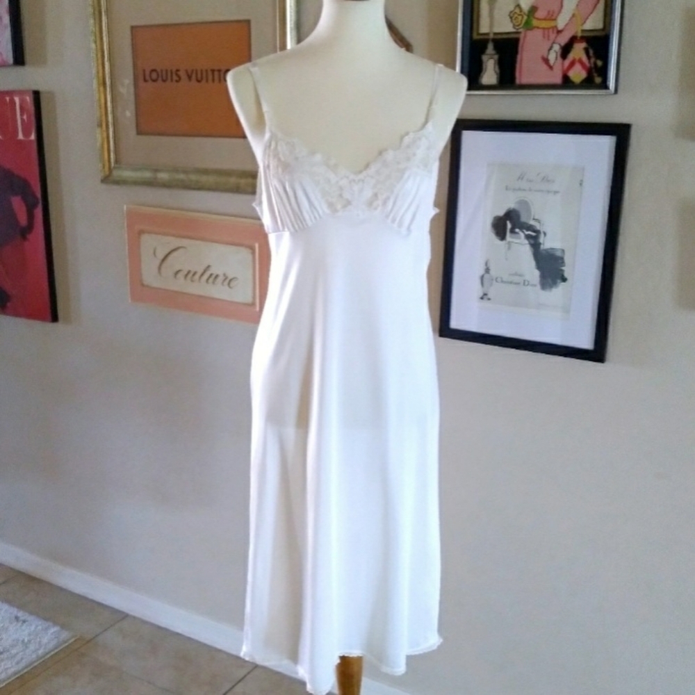Vintage - Vassarette‎ White Lace Chemise